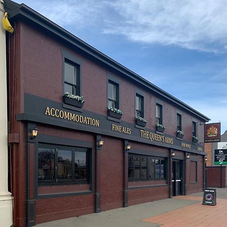 Queens Arms Hotel Longford Exteriör bild