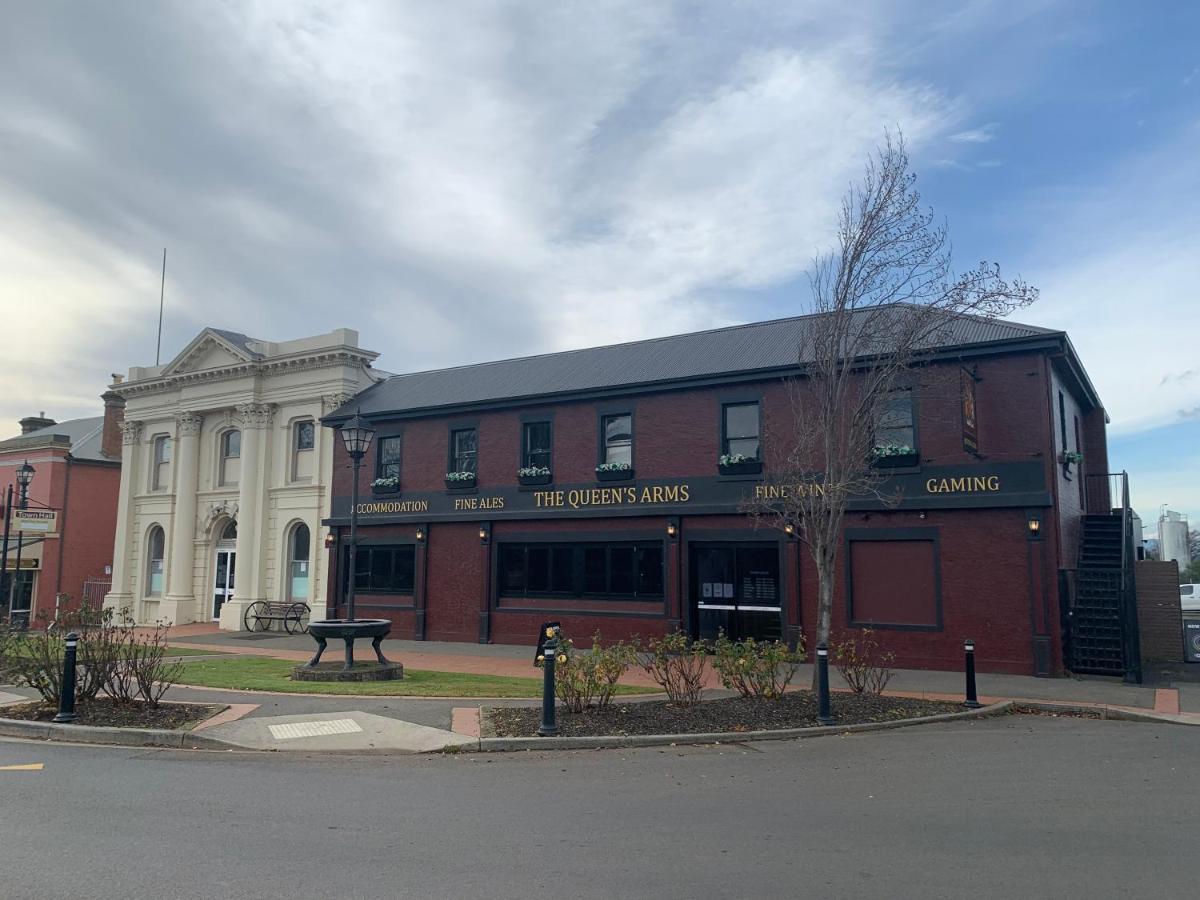 Queens Arms Hotel Longford Exteriör bild